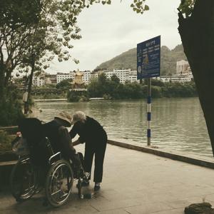 人到四十（翻自 梁汉文）