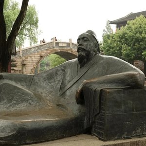 张继请嚼一枚枫桥香榧