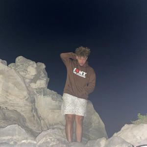 Rosalyn (feat. rjslay3r)