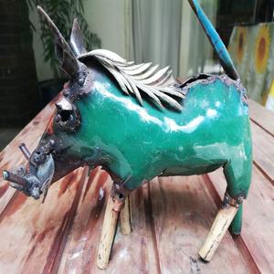 AGTEROS IN DIE KRAAL