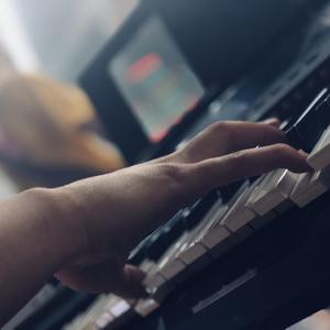 Hch相守 - 不待 Mp3