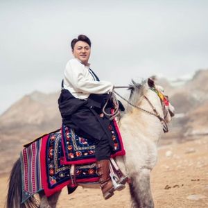 《 雪山紫帐篷 》热振格桑