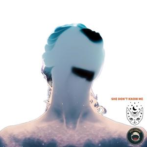SHE DON'T KNOW ME (feat. Ares B)