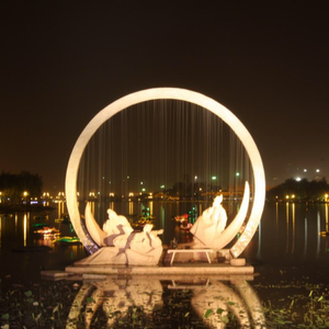 我，在月光下曲江的南湖边说爱你