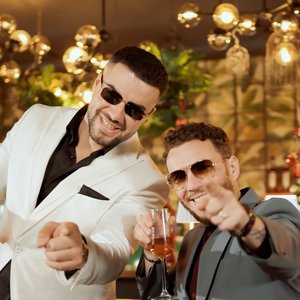 La mulți ani și prieteni și dușmani