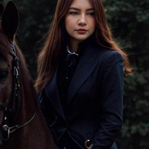 A Medias De La Noche