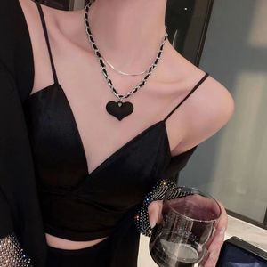 努力去伪装自己