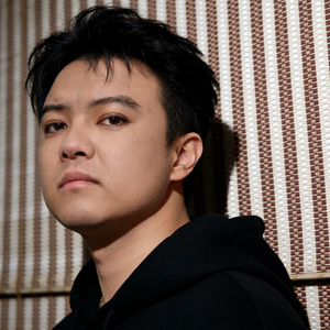 眼泪是香槟，敬我的伤心