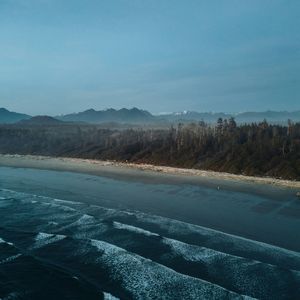 冷风夜里的白衬衣