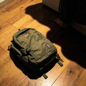 무거운 가방을 내려놓고 (Unloading the Weight)