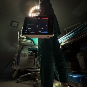 白袍之下_Umi恩宝