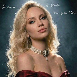 La blonde aux yeux bleus