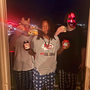 PB&J on balcony of room 319 (feat. Wanye wojtowicz)
