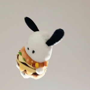 这只伶俐的狐狸跳过一只懒惰的狗