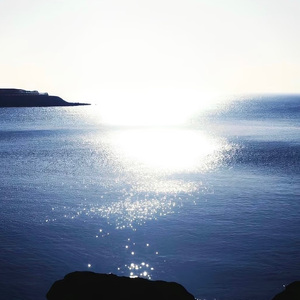 纸飞机寄向天空