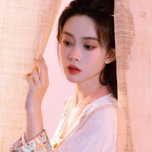 站台目送列车远去