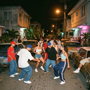 La calle está encendida