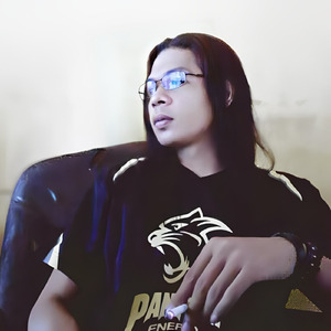 Duduknya Tenang Makan Gorengan Pikirannya Perang