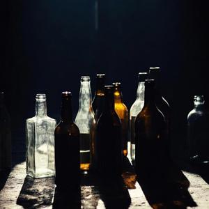 Botellas en la sombra
