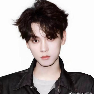 微光下的逐梦诗章