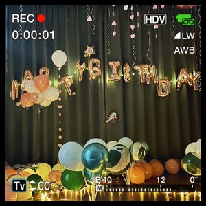 暴 雨 穿 过 你 的 伞