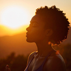 Luz De Tormenta Que Perdura En La Garganta