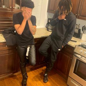 Servin pops (feat. Kevoodrop)