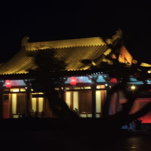 哼着熟悉调调想起从前