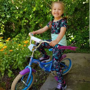 Велосипедистка