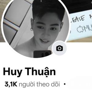 GIỮA ÁNH ĐÈN ANH NHỚ EM