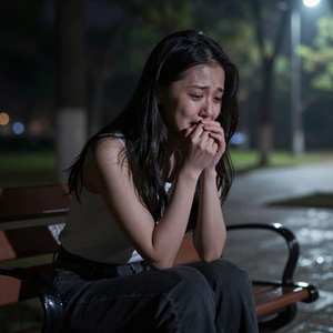 ガラス越しの雨