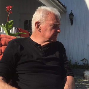 Bak Et Slør