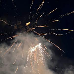 我只在乎两件事 我 还有我的钱