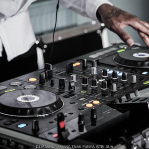 Dj Mashup Emang Enak Punya Istri Dua