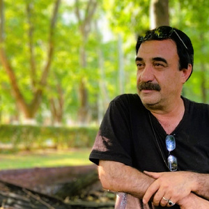 Yarım Bakıp Ağlamıştır