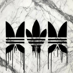 Три Полоски