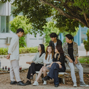 我们试着回首青春