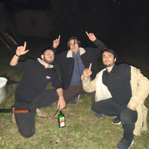 А мы сидим на площадке