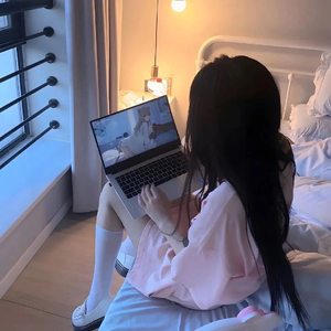 他的意中人是包厢小妹