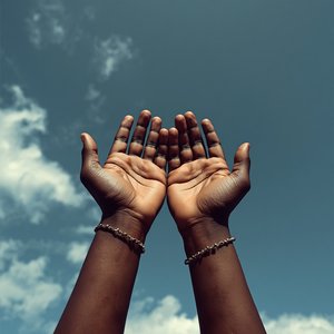 Izandla Phezulu