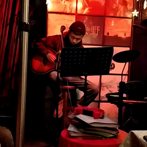 多想在平庸的生活拥抱你