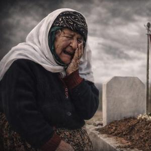 GÖTÜRÜN BENİ MEZARINA