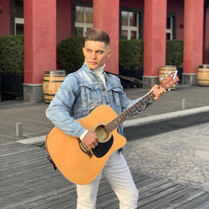 Между нами плюс