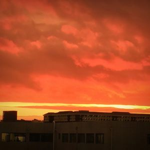 黃 昏 時 分 念 你