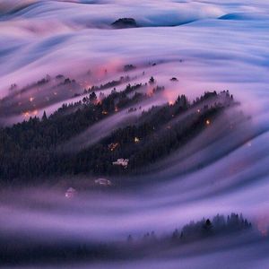 因为乌鸦像写字台