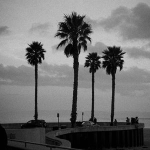 可是我也曾幻想有一天能拯救世界