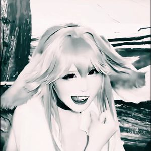 这是一个爱男的世界，也是一个爱女的世界。