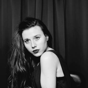 Толкова различни