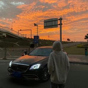 小伙子说话客气点 没大没小的