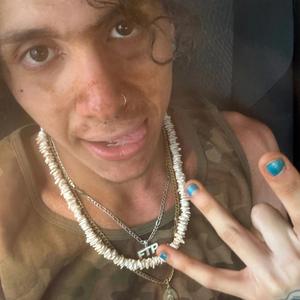 Tryn (feat. rxmiirezz)